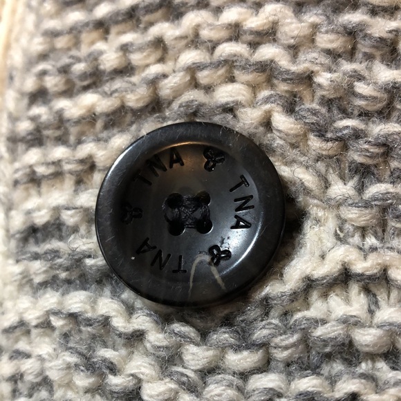 Aritzia TNA Northwest Lambswool Knit Cardigan - Picture 15 of 17